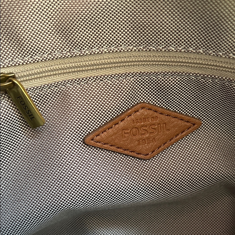 Fossil Chelsea Crossbody or Shoulder Bag Like New $139 Retail - Picture 2 of 6